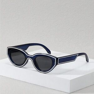 Funky Navy & White Cat Eye Oval Shaped Sunglasses w Dark Grey Lens OS New